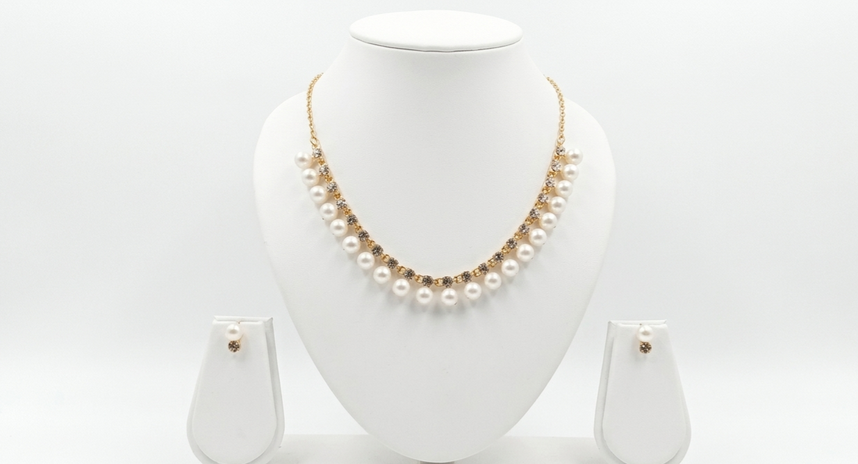 White Stone & Pearl Gold-Plated Short Necklace Set with Pressing Earrings