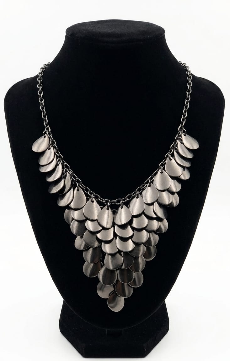 Fashionable Black-Plated Contemporary Neck Chain